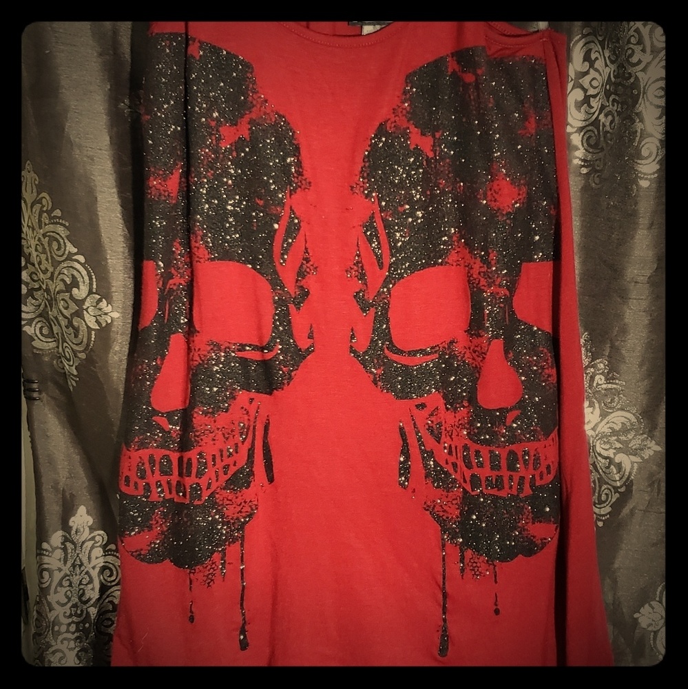 Black glittery skull red tunic top